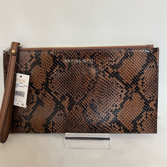 Michael Kors Jet Sets L Zipper Clutch/ Wristlet NWT - Picture 3 of 10